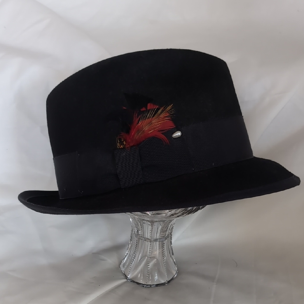 Elegant Black Dorfman Fedora with Right Side Feather Accent